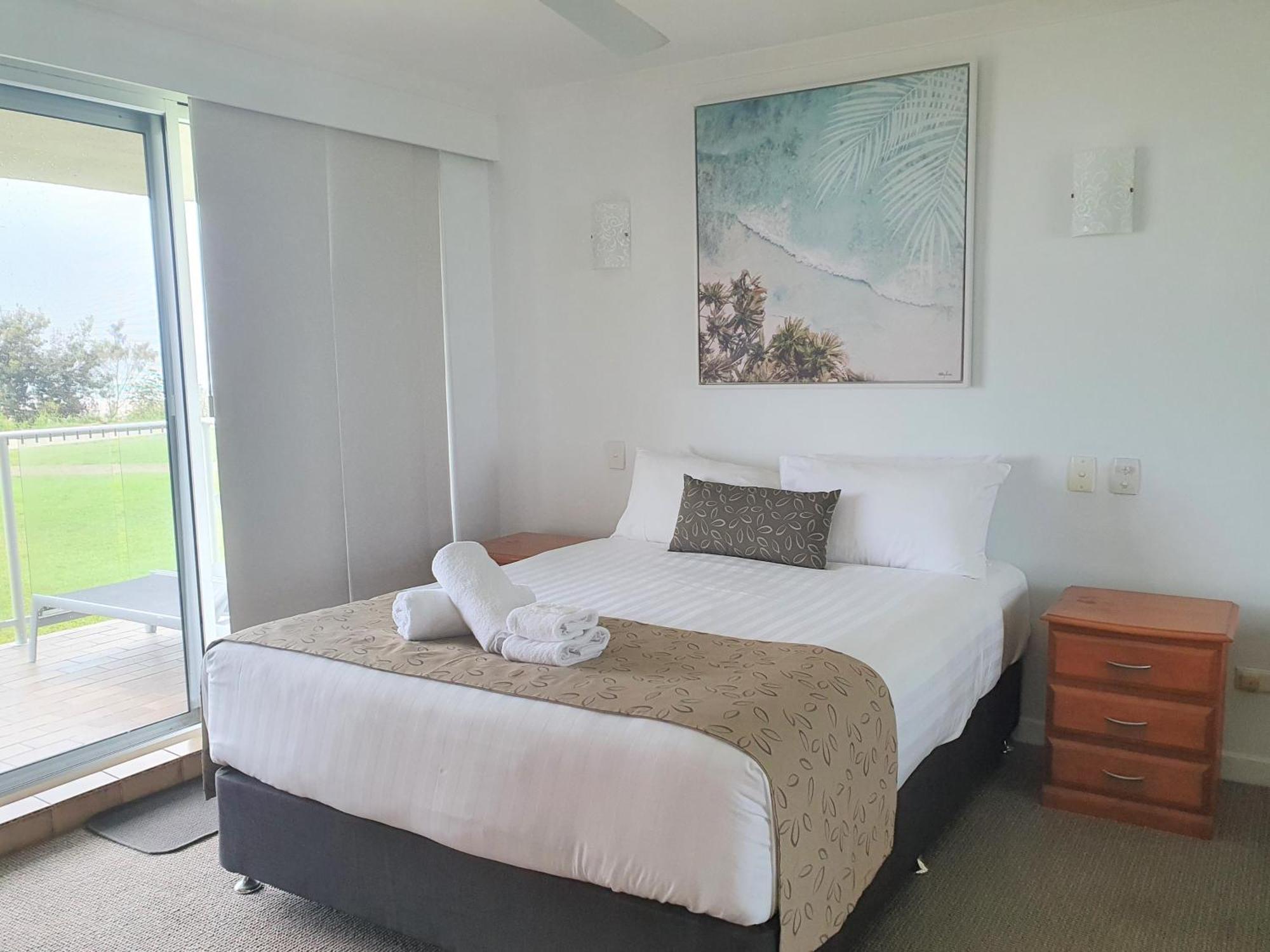 Pacific Surf Absolute Beachfront Apartments Gold Coast Buitenkant foto