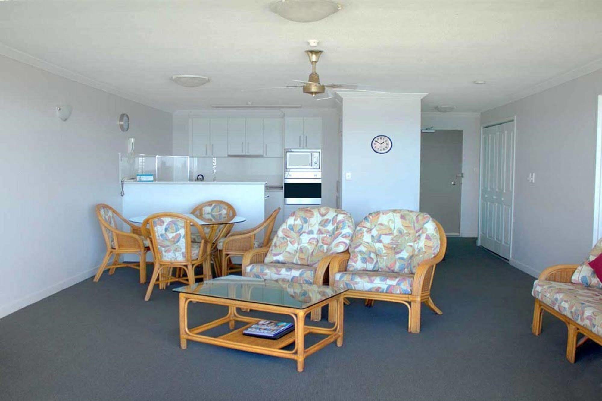 Pacific Surf Absolute Beachfront Apartments Gold Coast Buitenkant foto