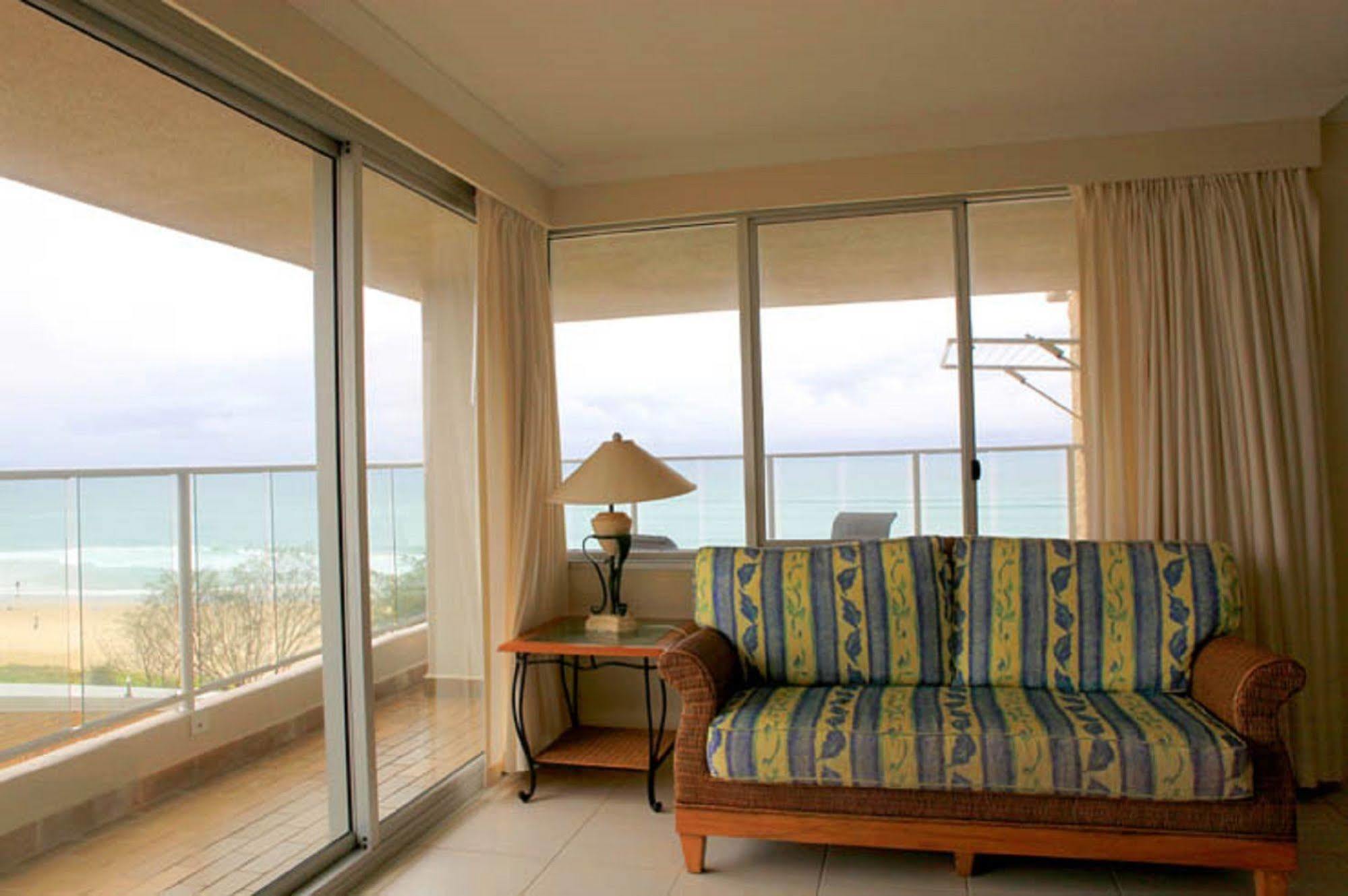 Pacific Surf Absolute Beachfront Apartments Gold Coast Buitenkant foto