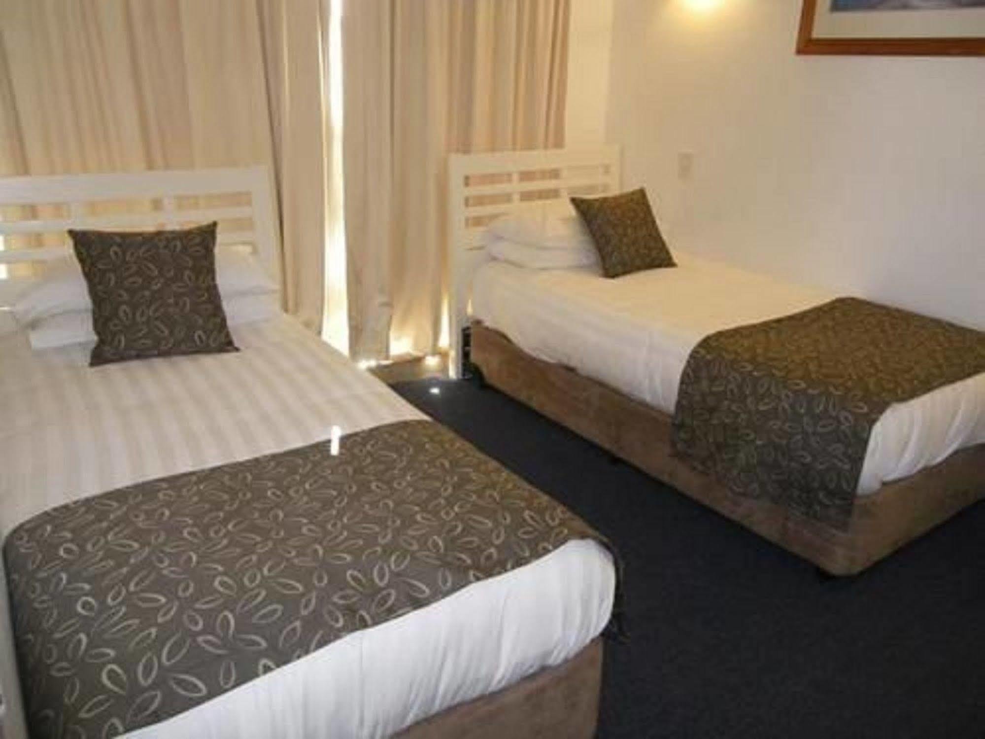 Pacific Surf Absolute Beachfront Apartments Gold Coast Buitenkant foto