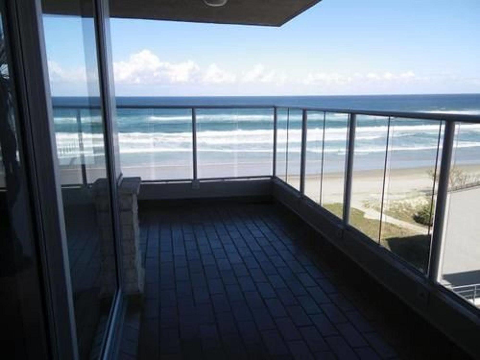 Pacific Surf Absolute Beachfront Apartments Gold Coast Buitenkant foto
