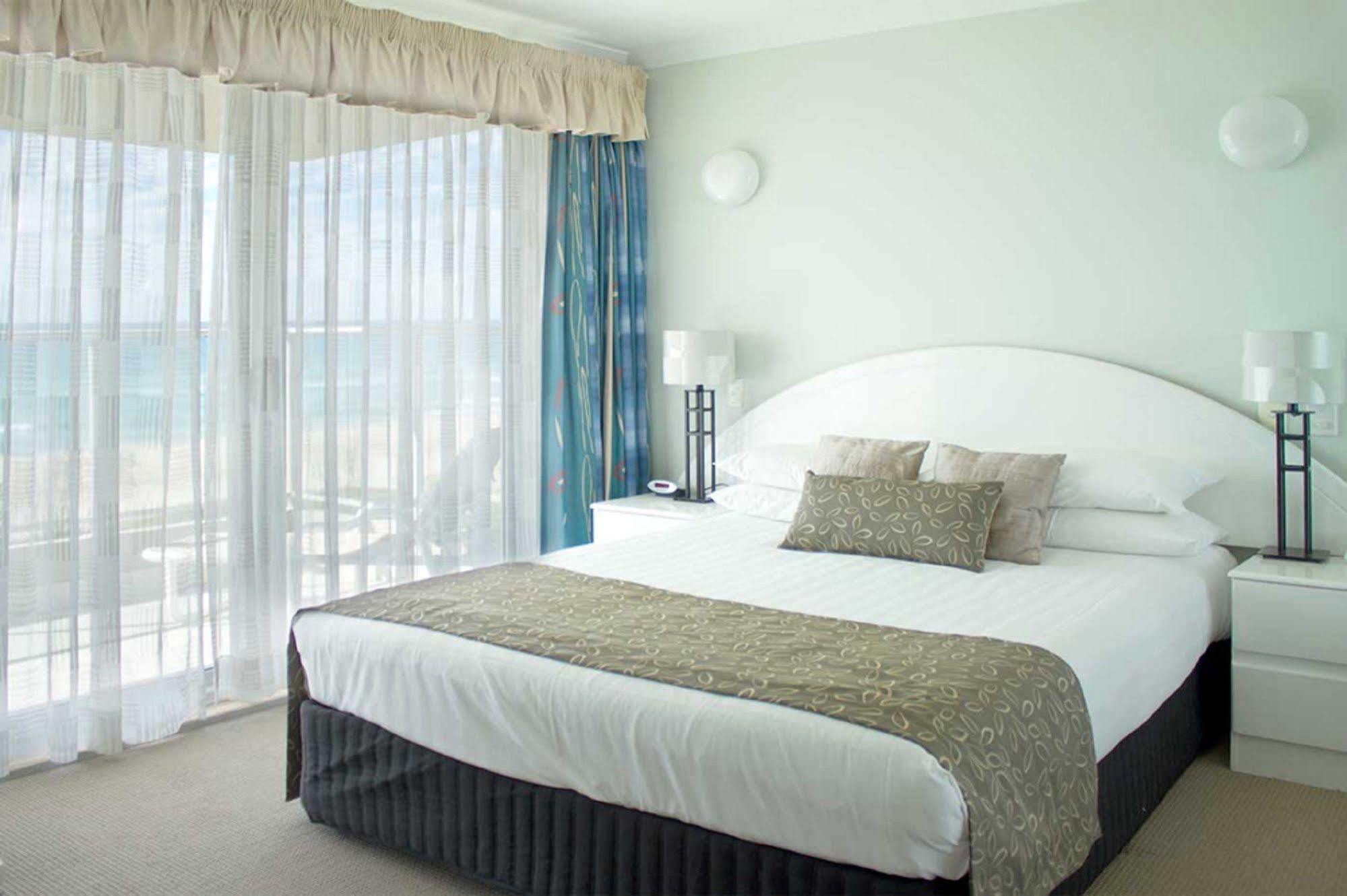 Pacific Surf Absolute Beachfront Apartments Gold Coast Buitenkant foto